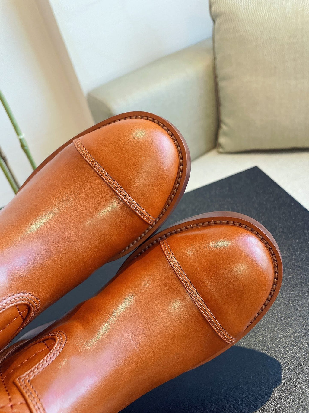 SE758  Size 5-9   Material: Cowhide  Lining: Sheep skin Sole: Italian leather