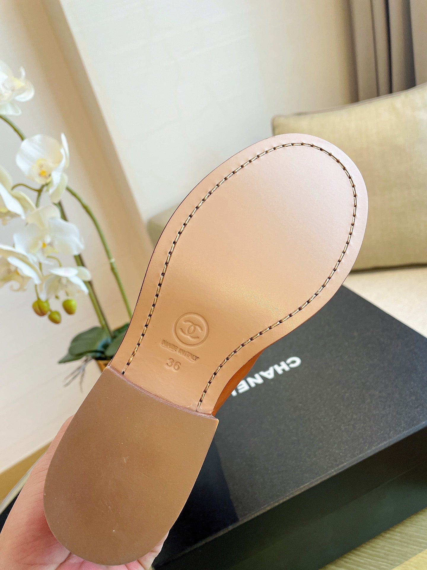 SE758  Size 5-9   Material: Cowhide  Lining: Sheep skin Sole: Italian leather