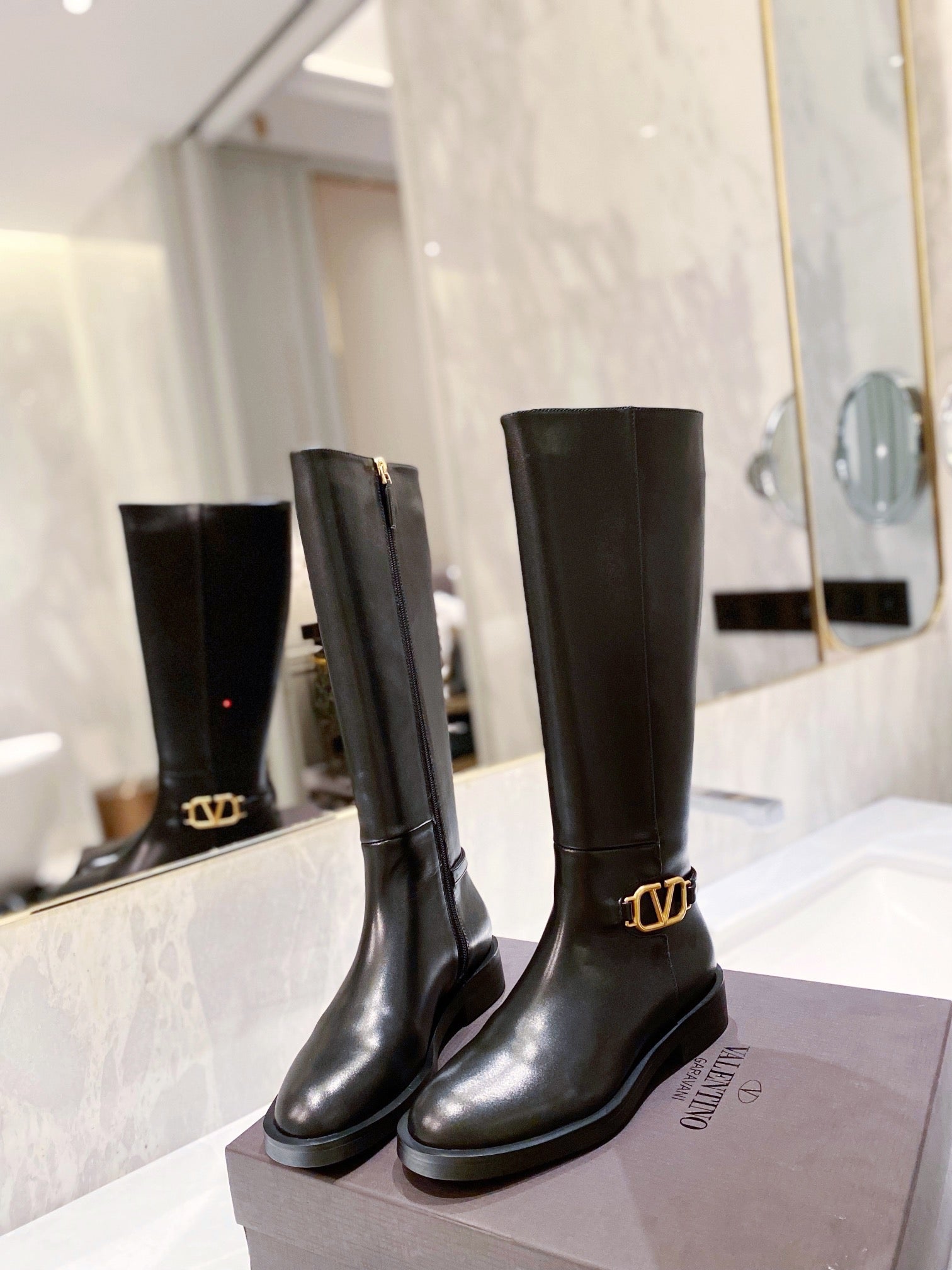SE774  Size4-11   Material: Cowhide  Lining: Sheep skin Sole: Rubber