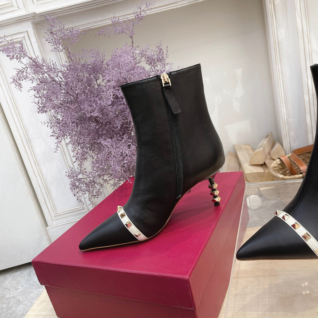 SE778  Size5-10   Material: Lamb  Lining: Lamb Sole: Italian leather