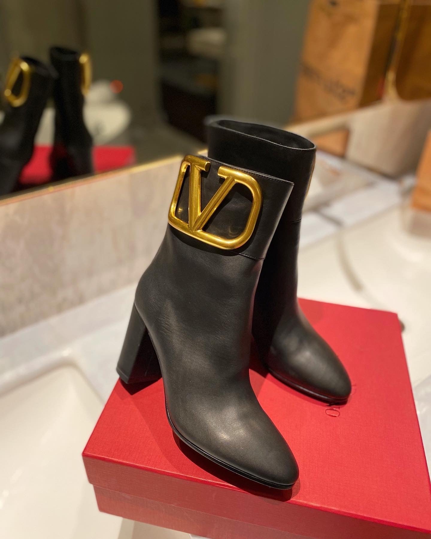 SE794  Size5-11   Heels:8cm Material: Cowhide  Lining: Sheep skin Sole: Italian leather