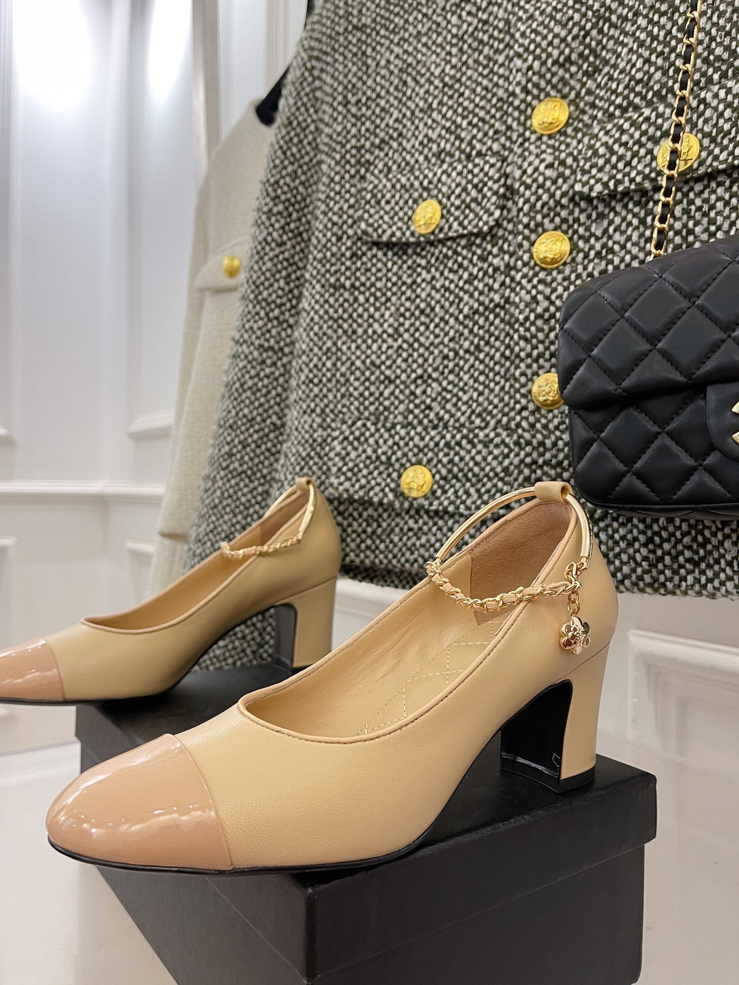 SE802  Size5-9   Heels:2cm/4.5cm/6.5cm Material: Lamb leather  Lining: Lamb leather Sole: Italian leather