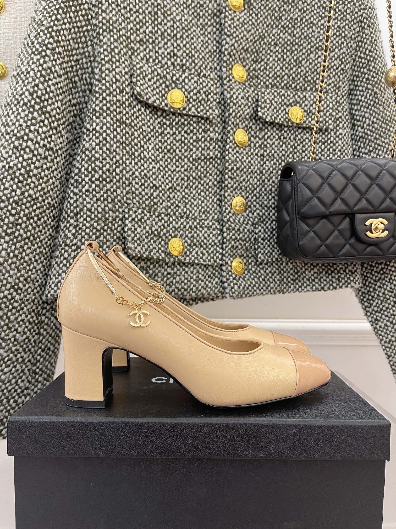 SE802  Size5-9   Heels:2cm/4.5cm/6.5cm Material: Lamb leather  Lining: Lamb leather Sole: Italian leather