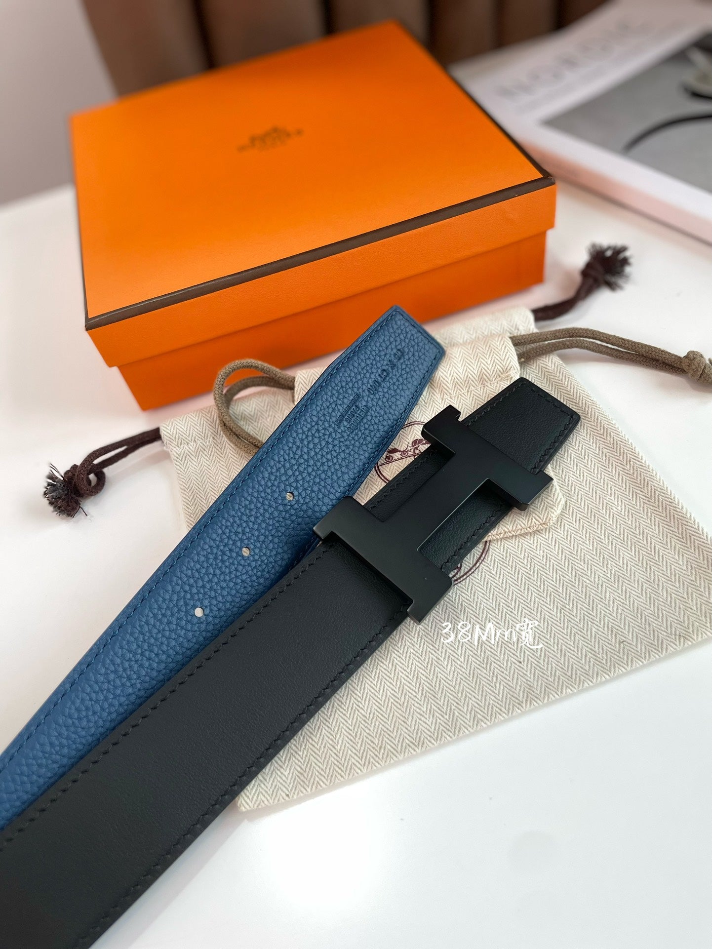 HM CONSTANCE BELT BUCKLE & REVERSIBLE NAVY BLUE AND BLACK LEATHER STRAP 38MM