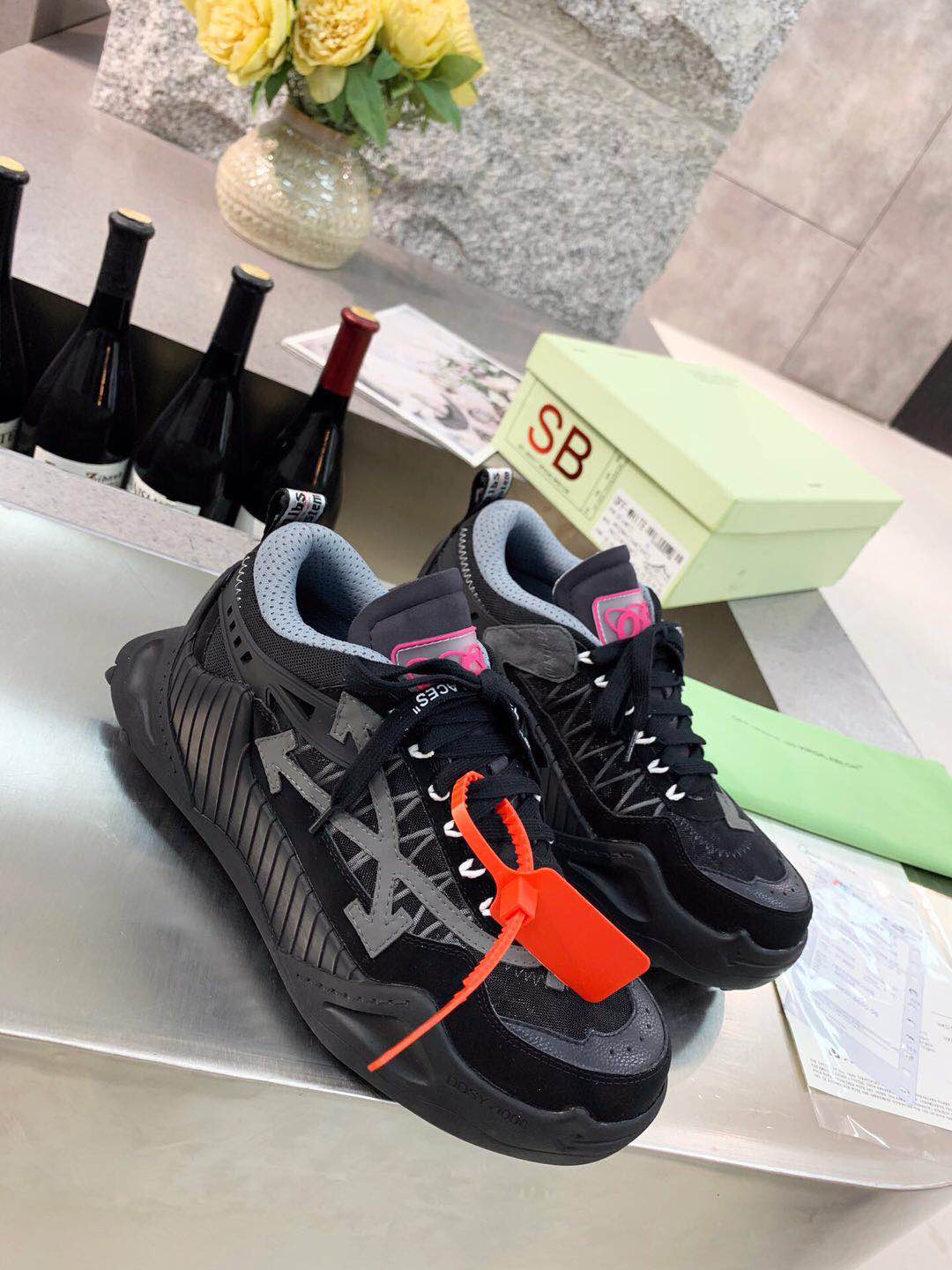 SE028  Women size 4-10   Men size7-12