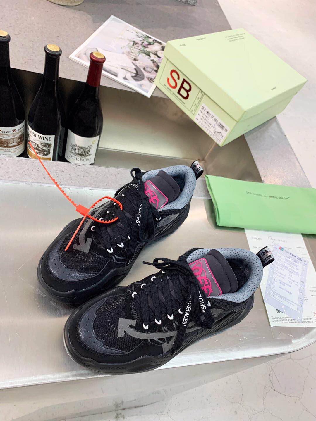SE028  Women size 4-10   Men size7-12
