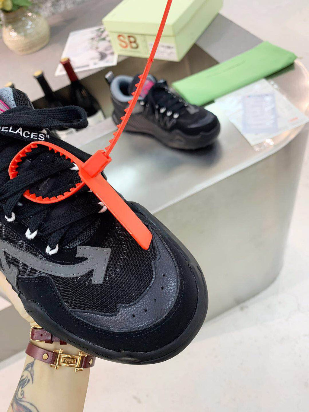 SE028  Women size 4-10   Men size7-12