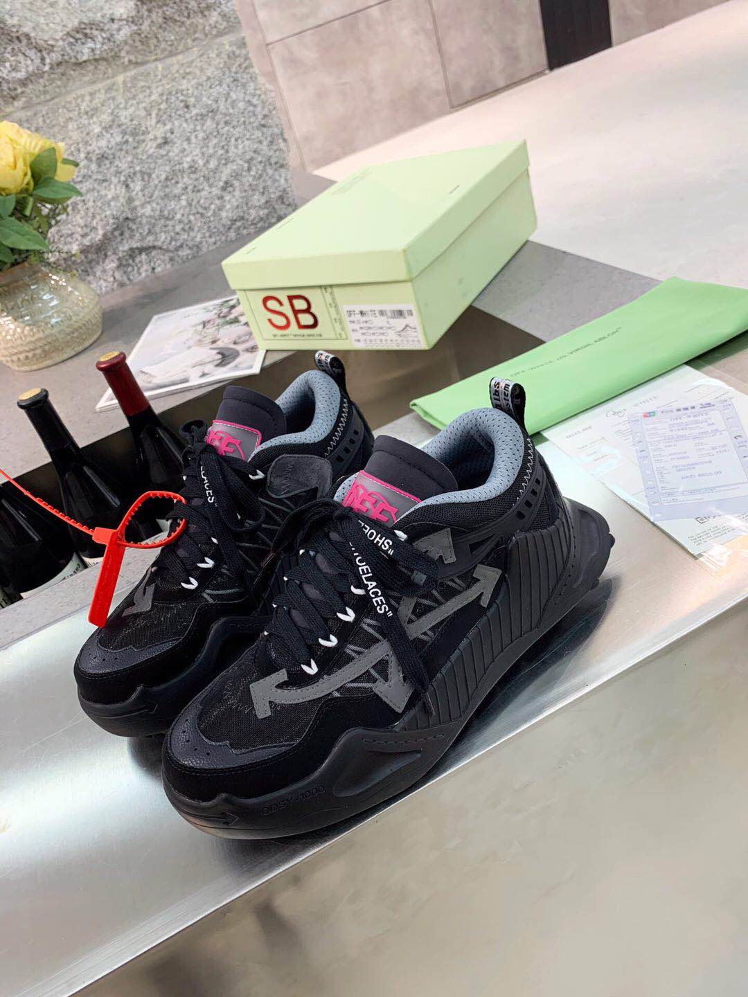 SE028  Women size 4-10   Men size7-12