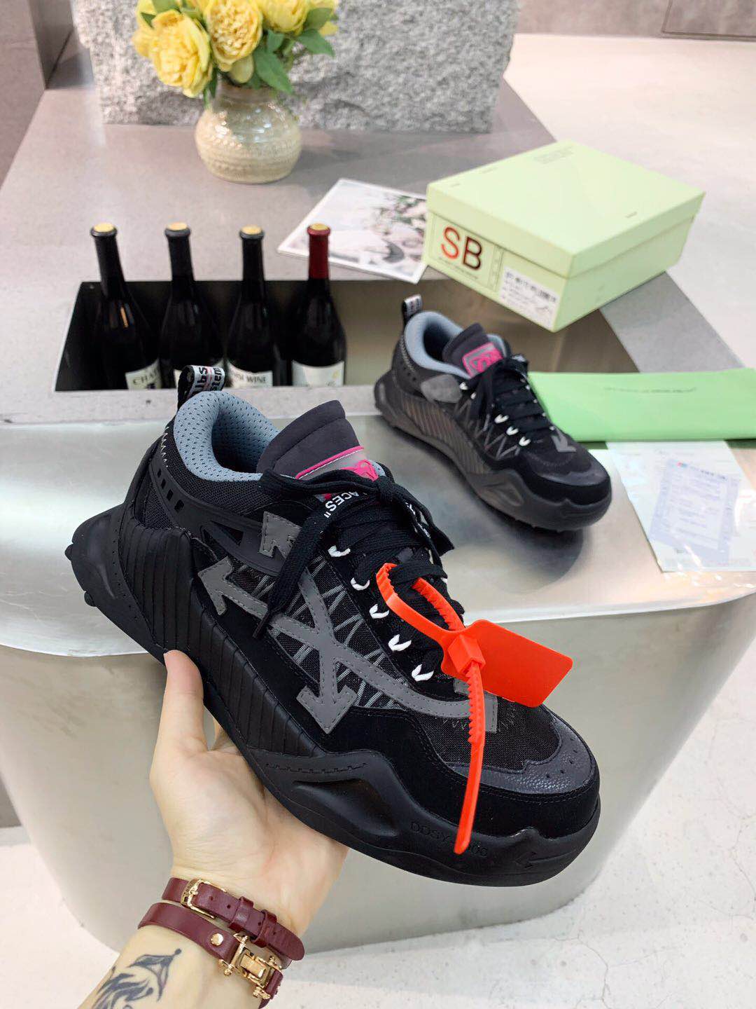 SE028  Women size 4-10   Men size7-12