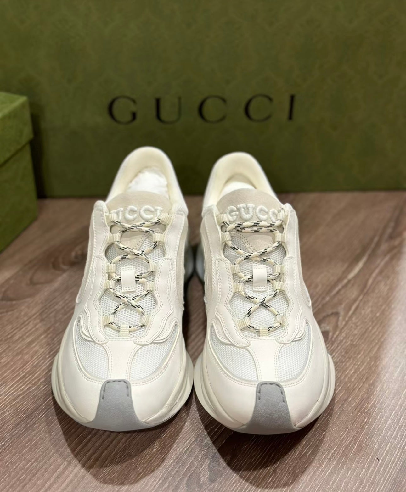 SE1199 Women's Gucci Run Sneaker / Size4-11