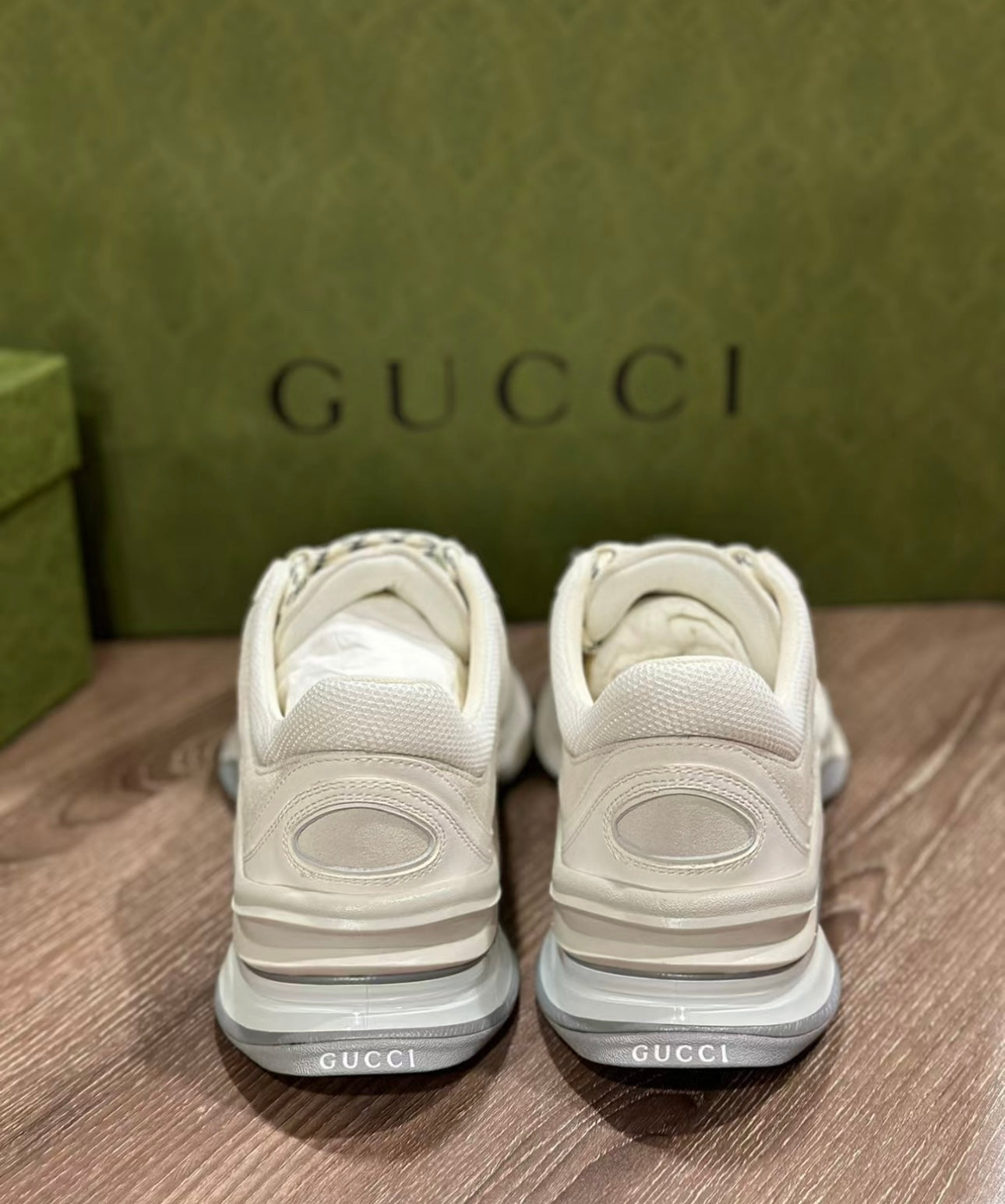 SE1199 Women's Gucci Run Sneaker / Size4-11