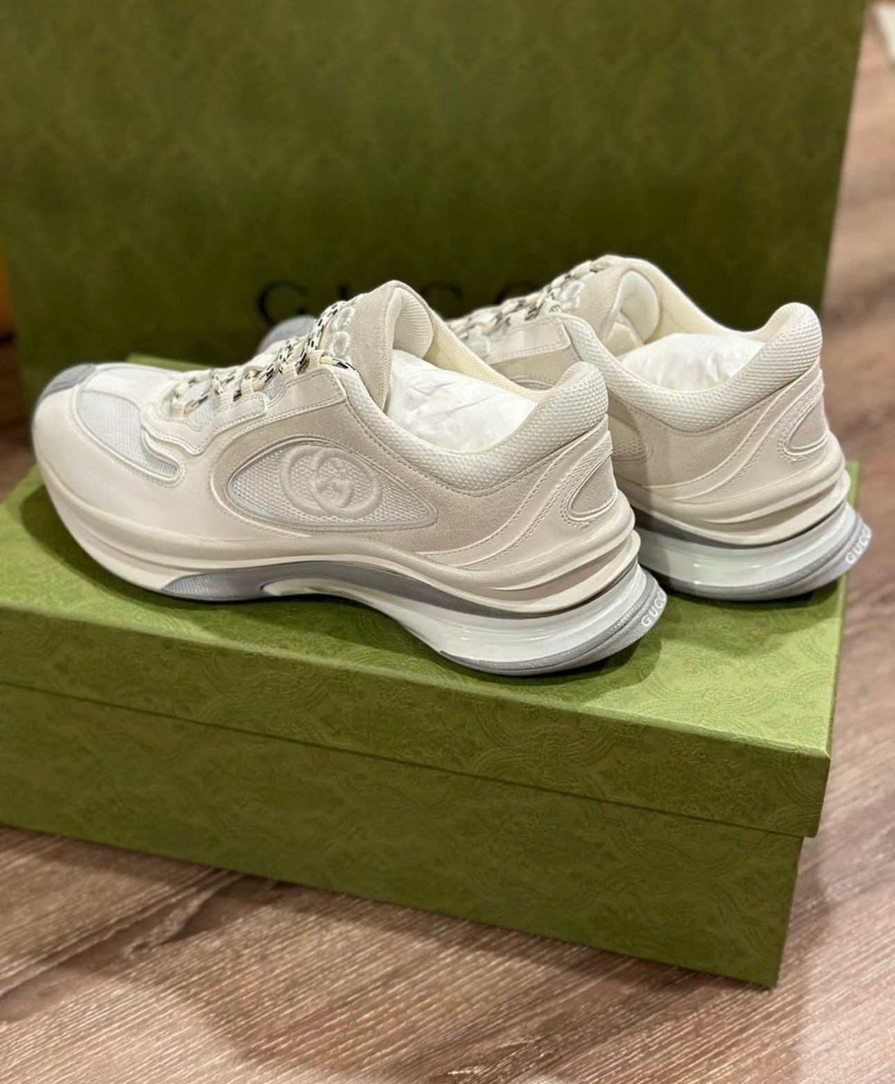SE1199 Women's Gucci Run Sneaker / Size4-11