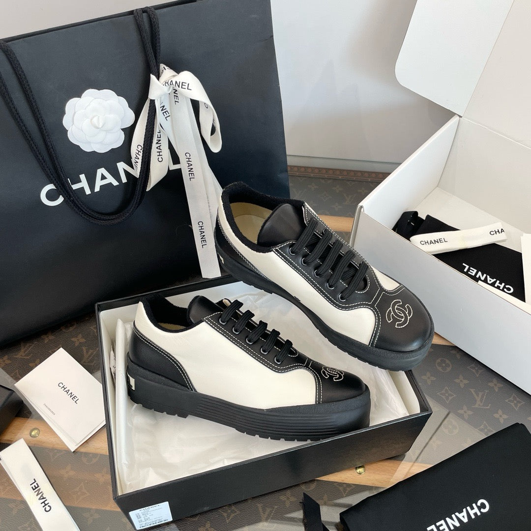 SE1517 CC Sneakers / Size9-10