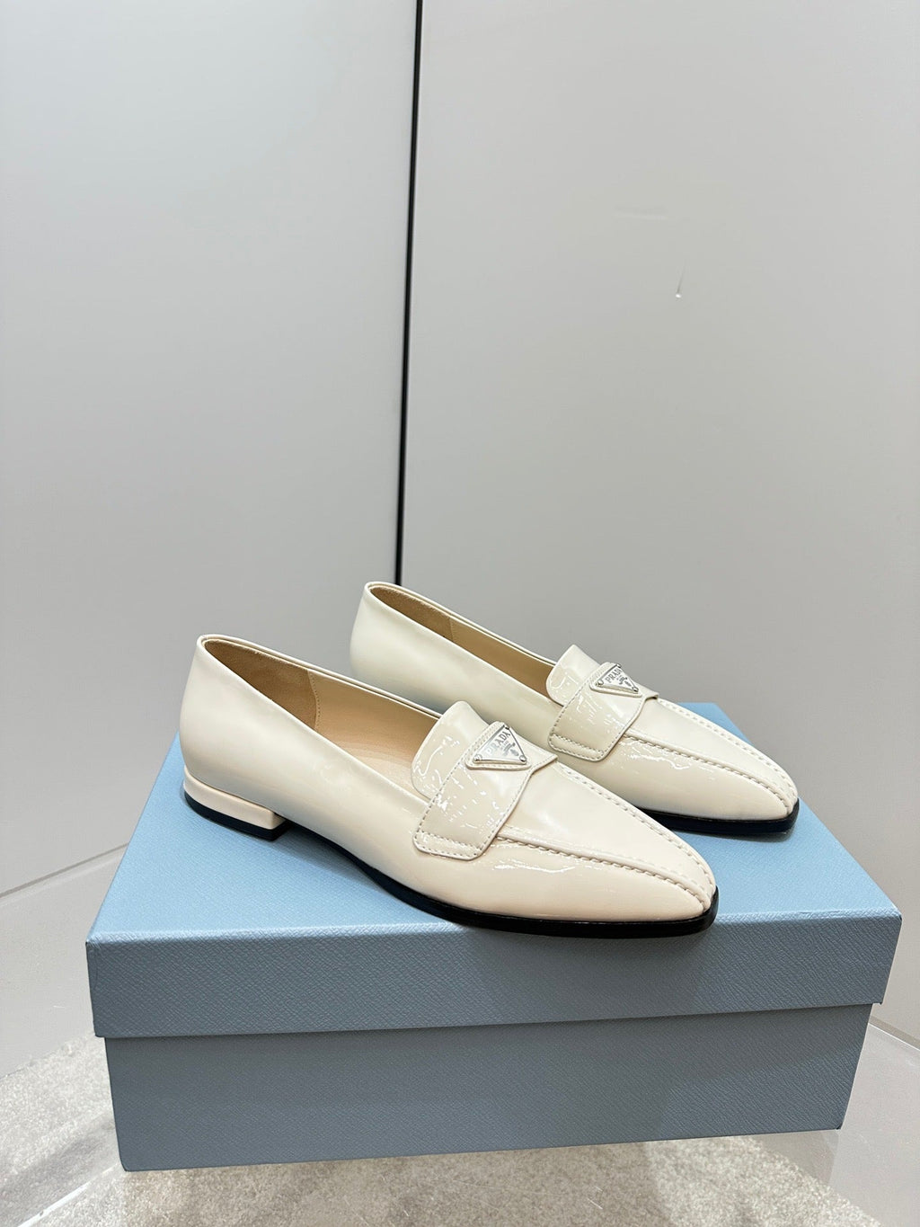 SE1118 PRADA Loafers /  Size5-9