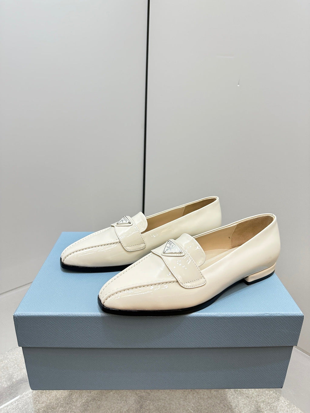 SE1118 PRADA Loafers /  Size5-9
