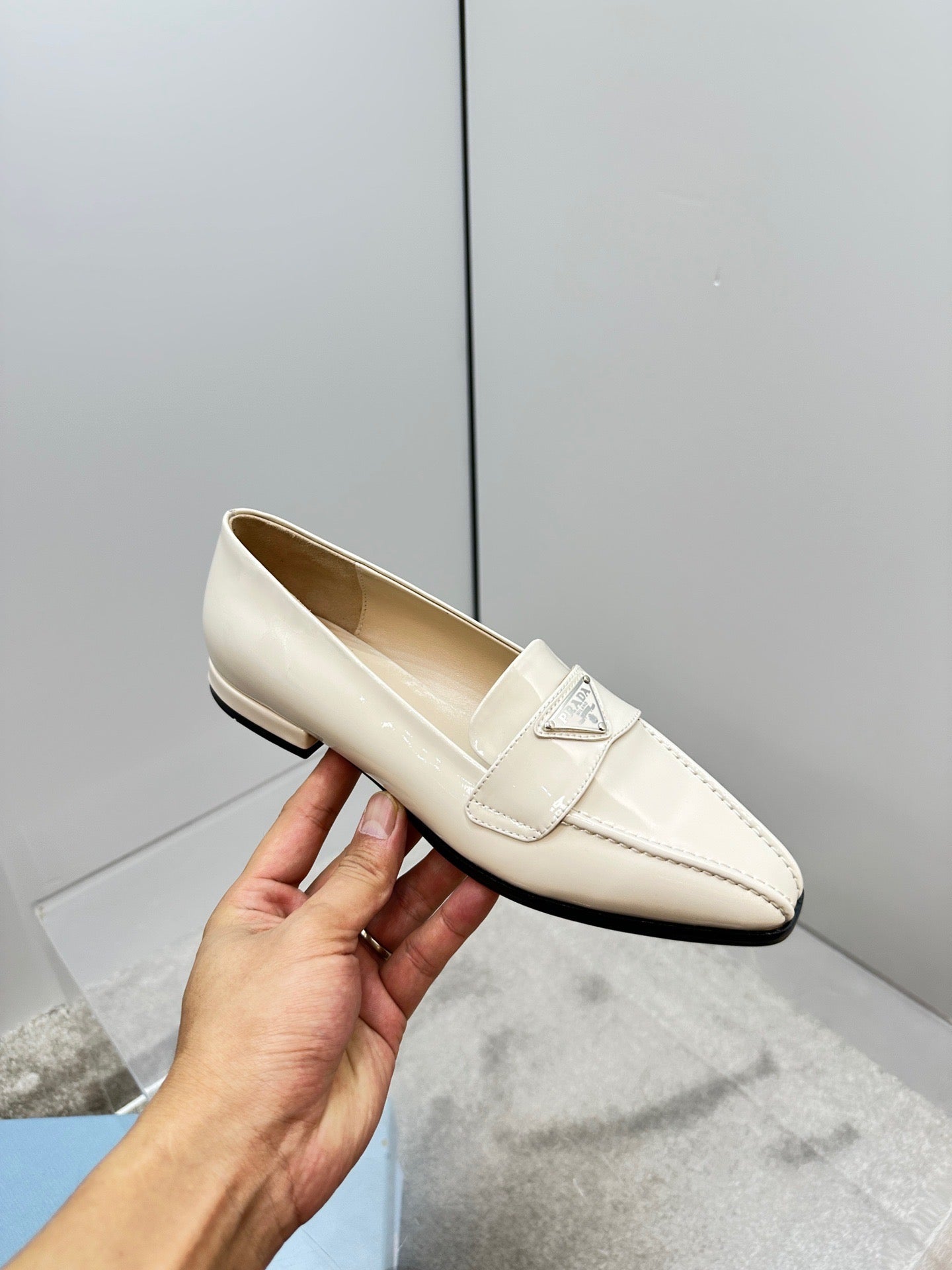 SE1118 PRADA Loafers /  Size5-9