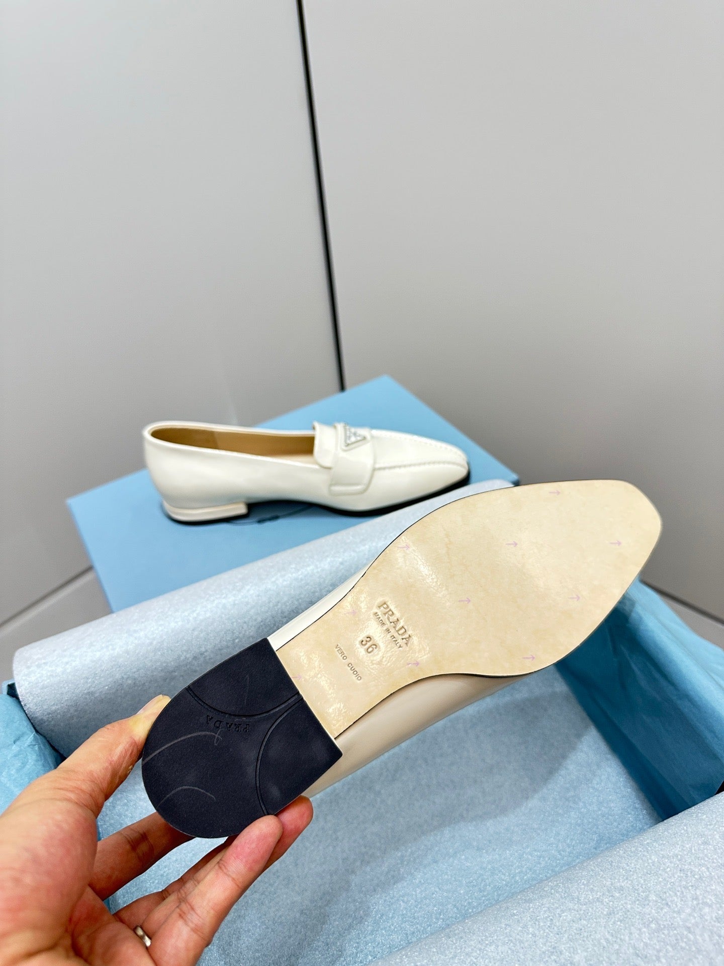 SE1118 PRADA Loafers /  Size5-9