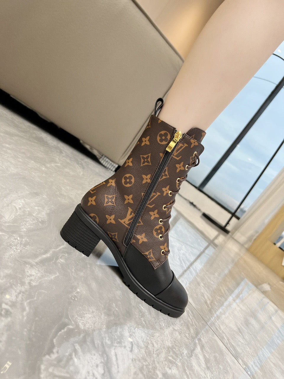 SE1191 LB Monogram Boots / Size4-10