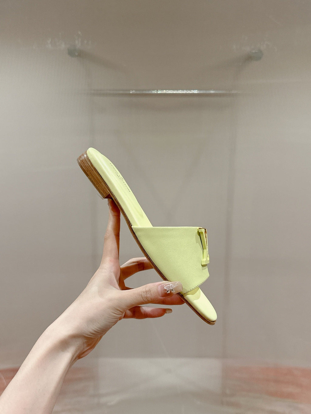 SE1424 LB Capri Flat Mule / Size5-10