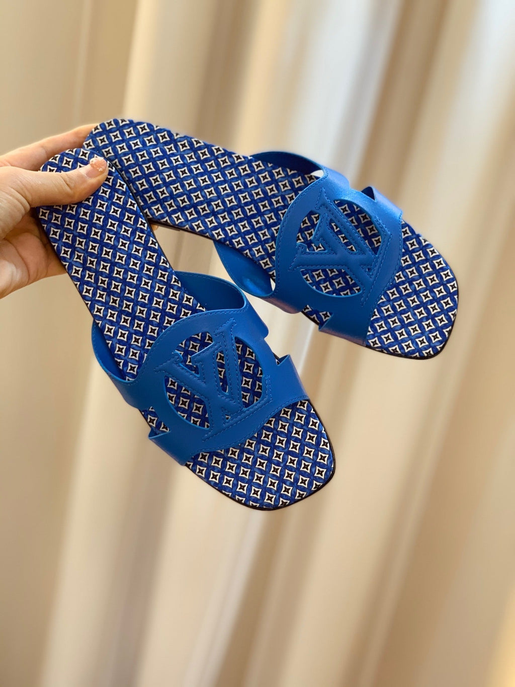 SE1136 LV Isola Flat Mule / Size5-11