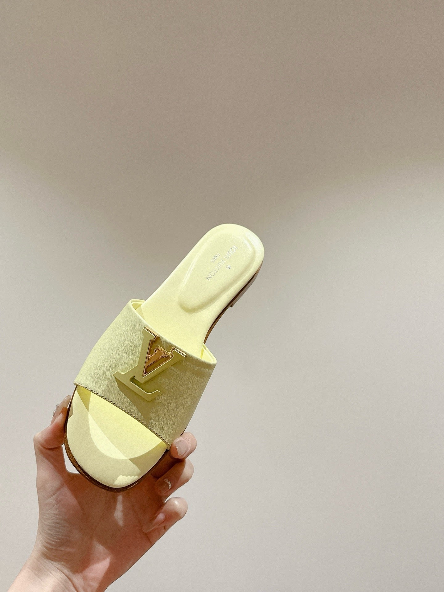 SE1424 LB Capri Flat Mule / Size5-10