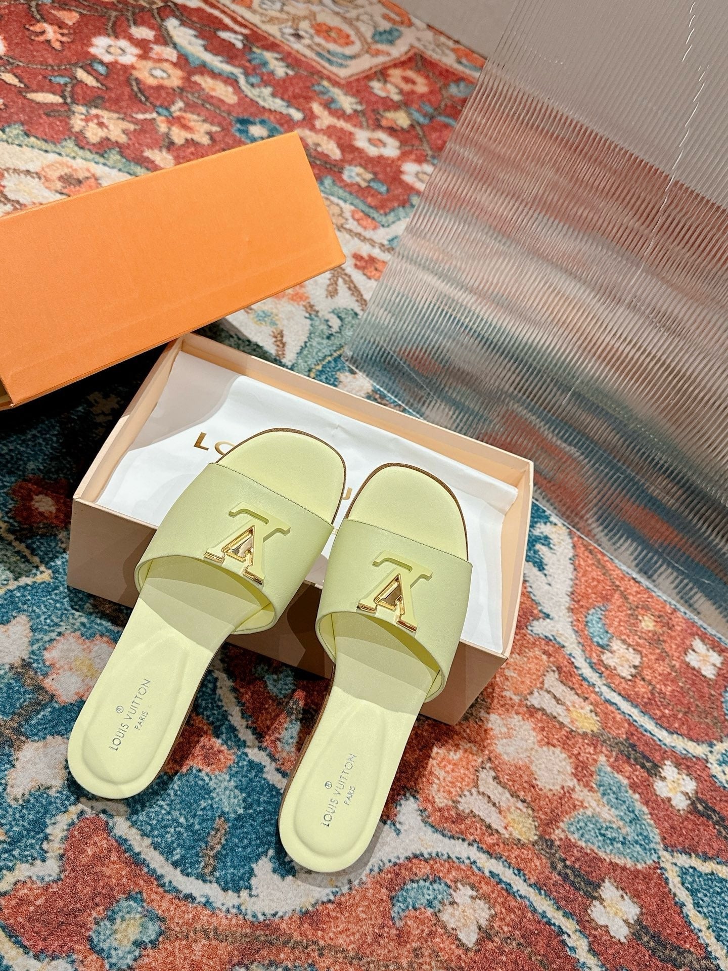 SE1424 LB Capri Flat Mule / Size5-10