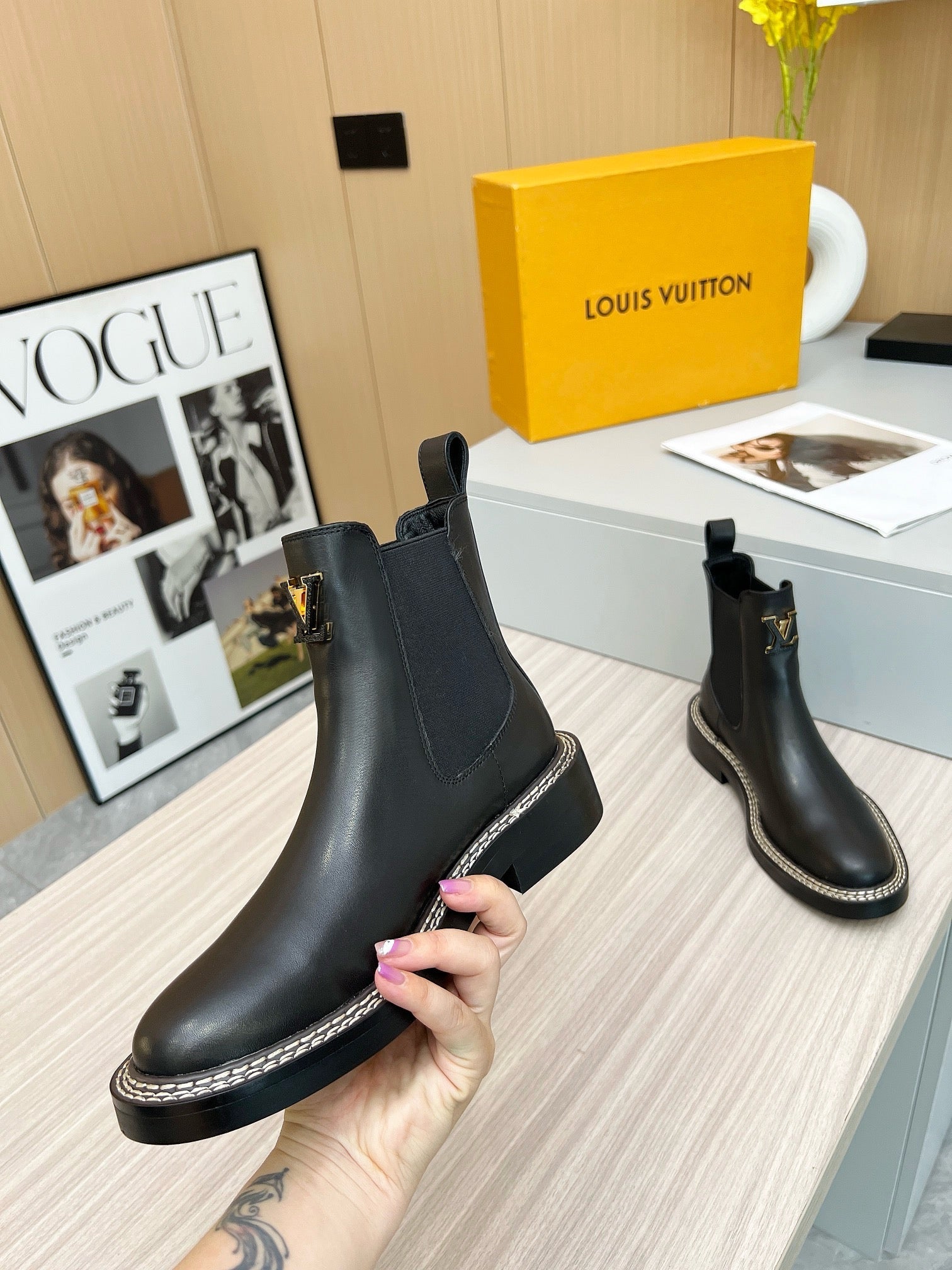 SE1721 LV Beaubourg Ankle Boot / Size5-11