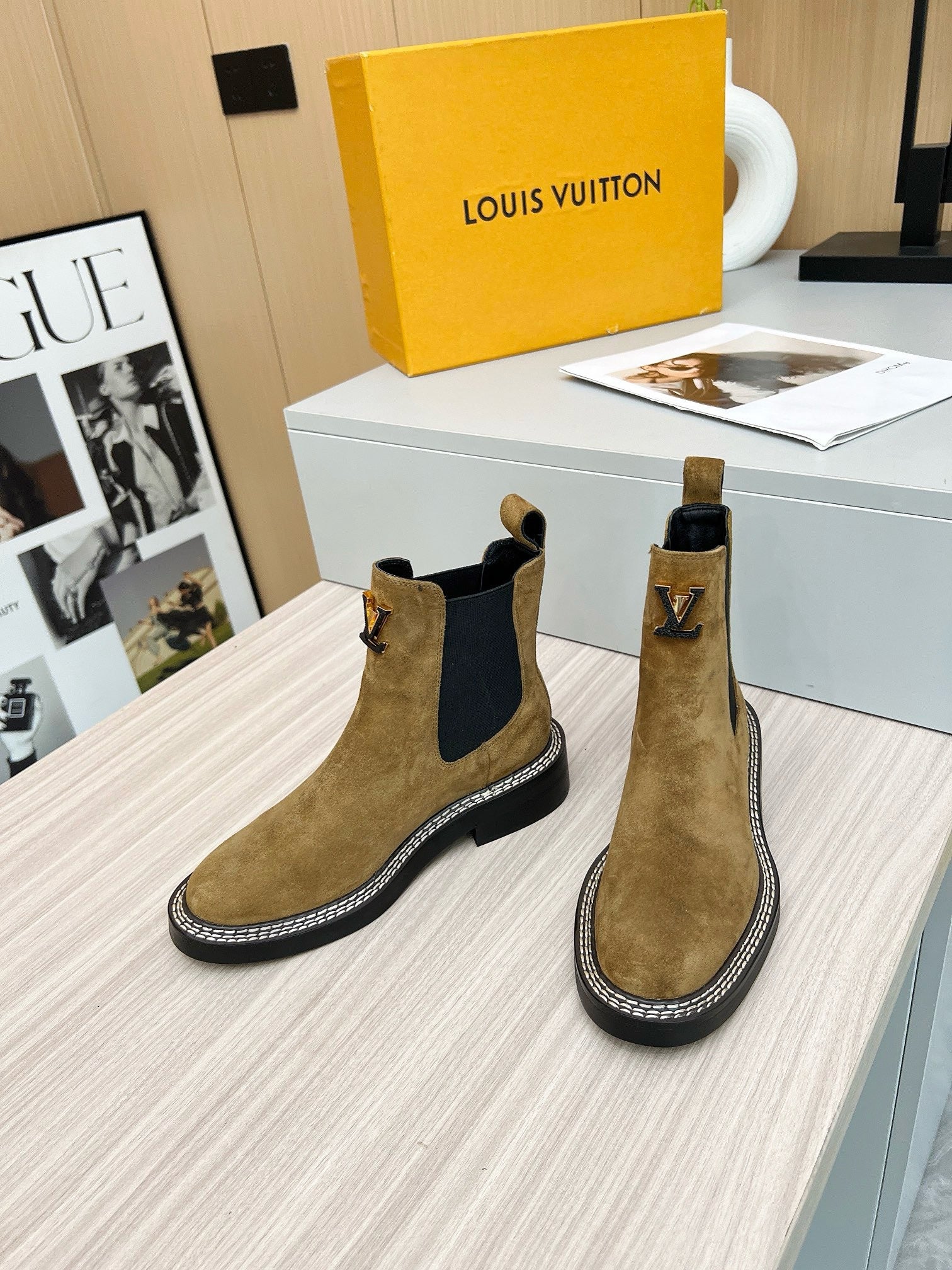 SE1722 LV Beaubourg Ankle Boot / Size5-11