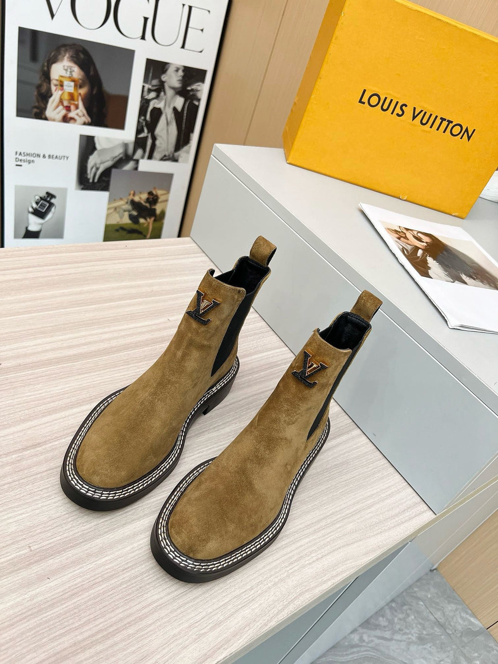 SE1722 LV Beaubourg Ankle Boot / Size5-11