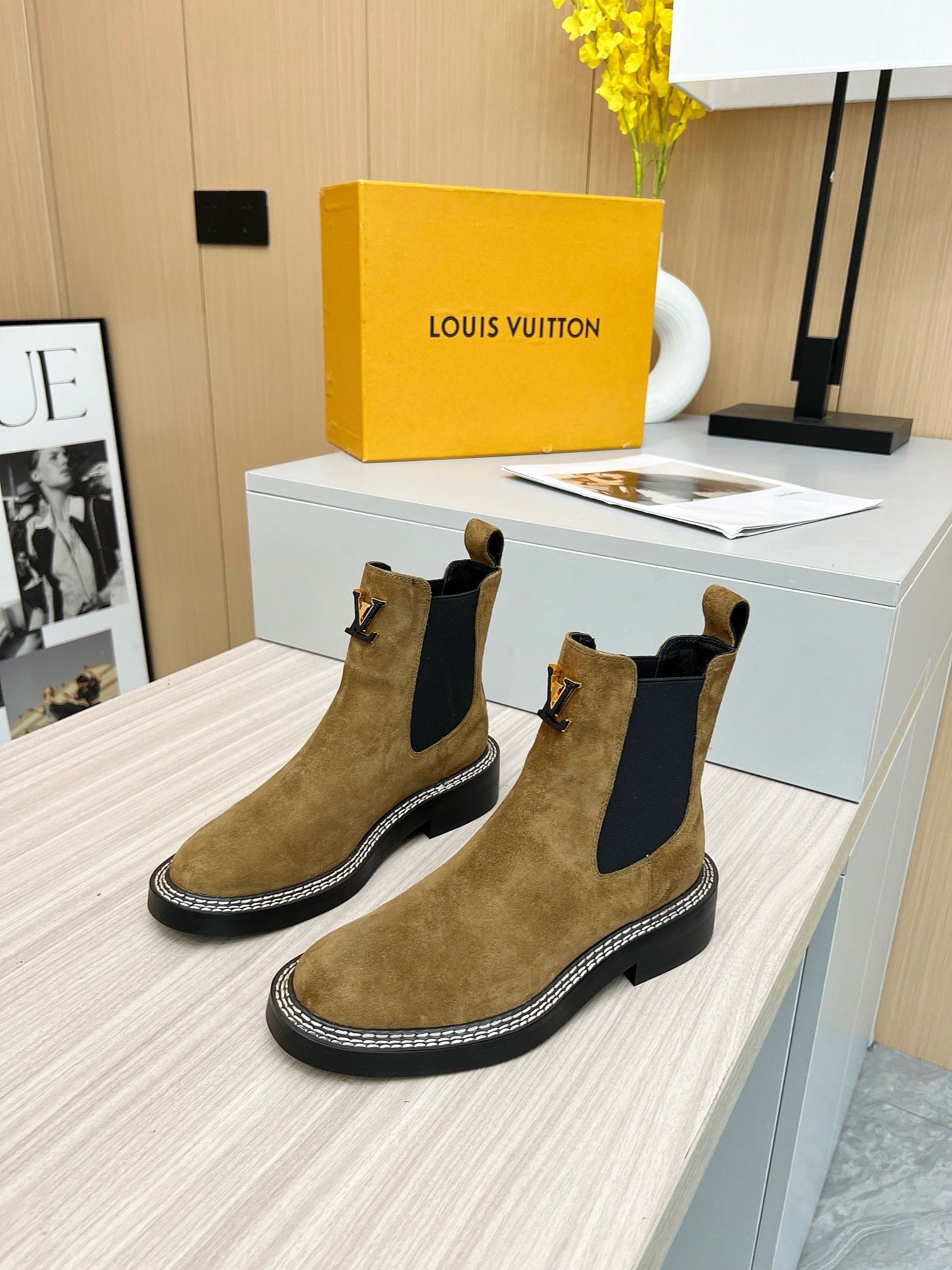 SE1722 LV Beaubourg Ankle Boot / Size5-11