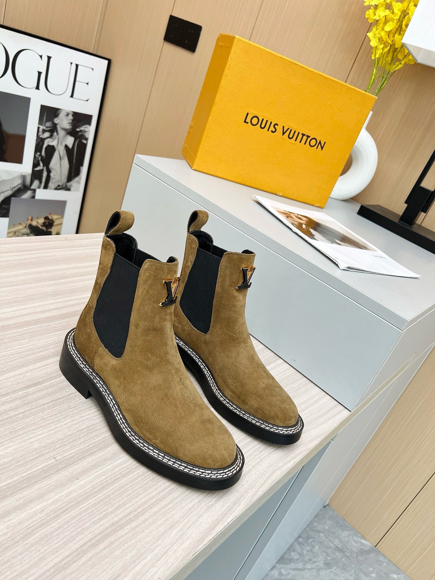 SE1722 LV Beaubourg Ankle Boot / Size5-11