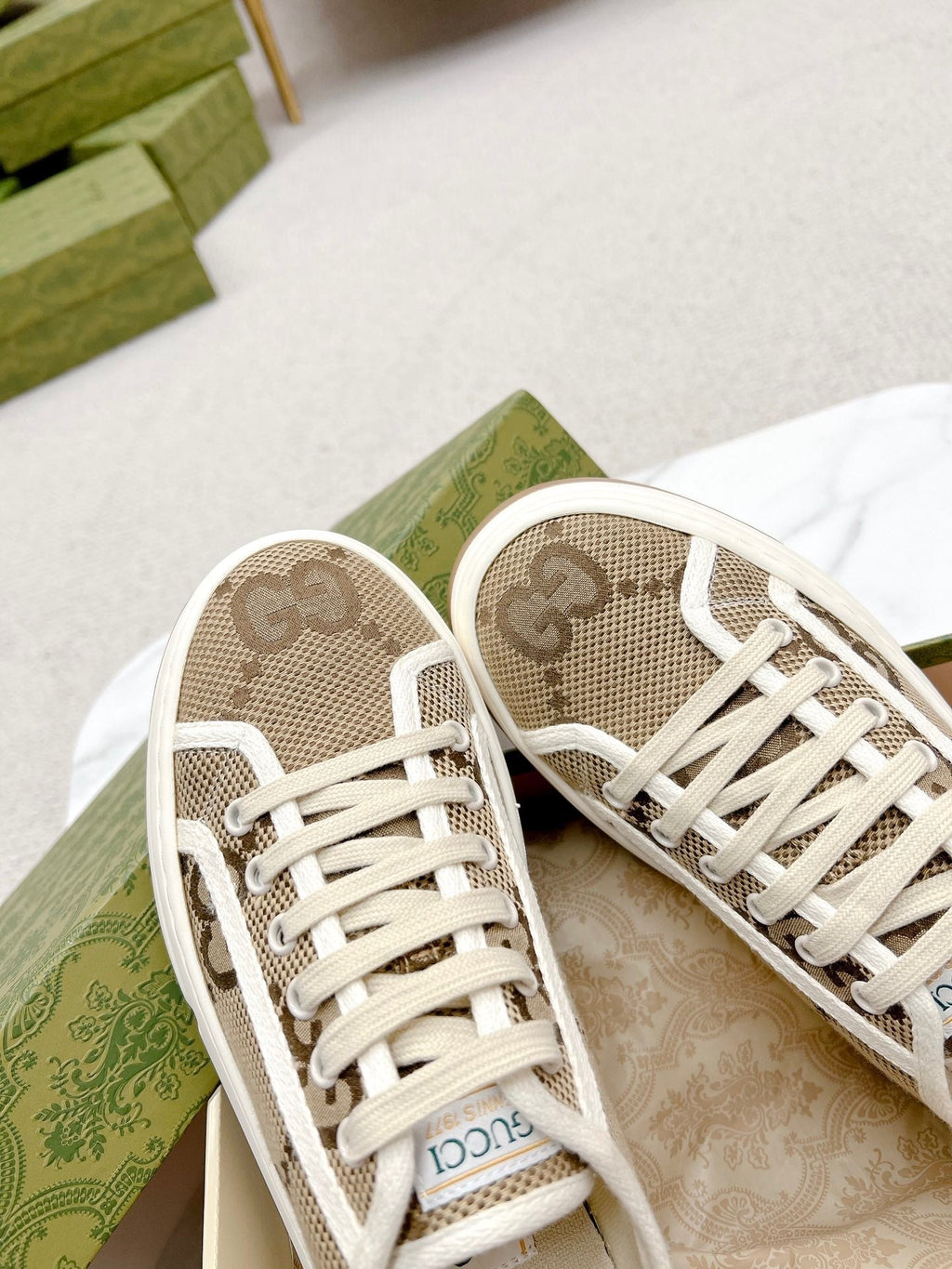 SE1045 Women's GG Sneaker / Size5-10