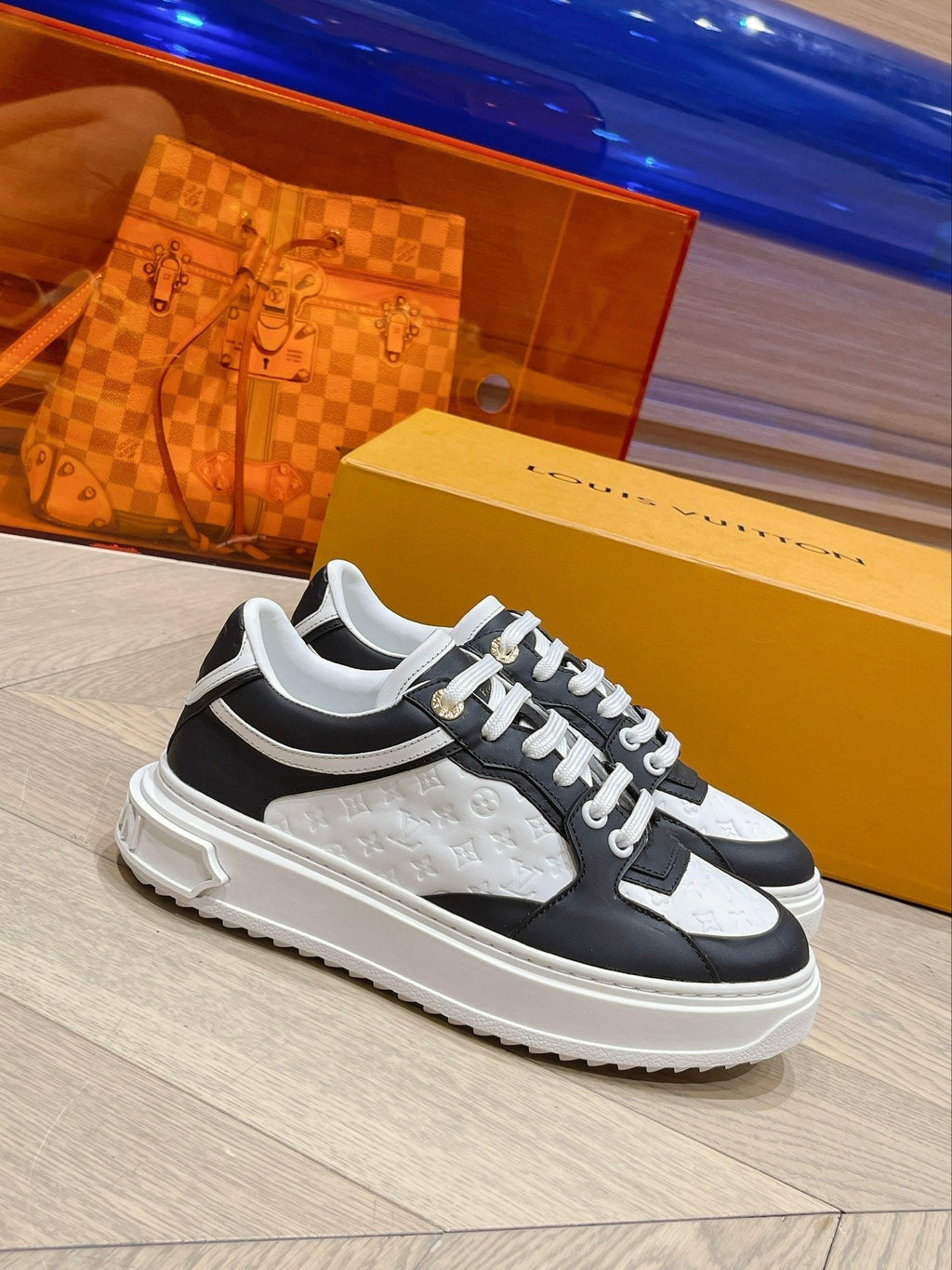 SE1130 LB Time Out Sneaker / Size5-10