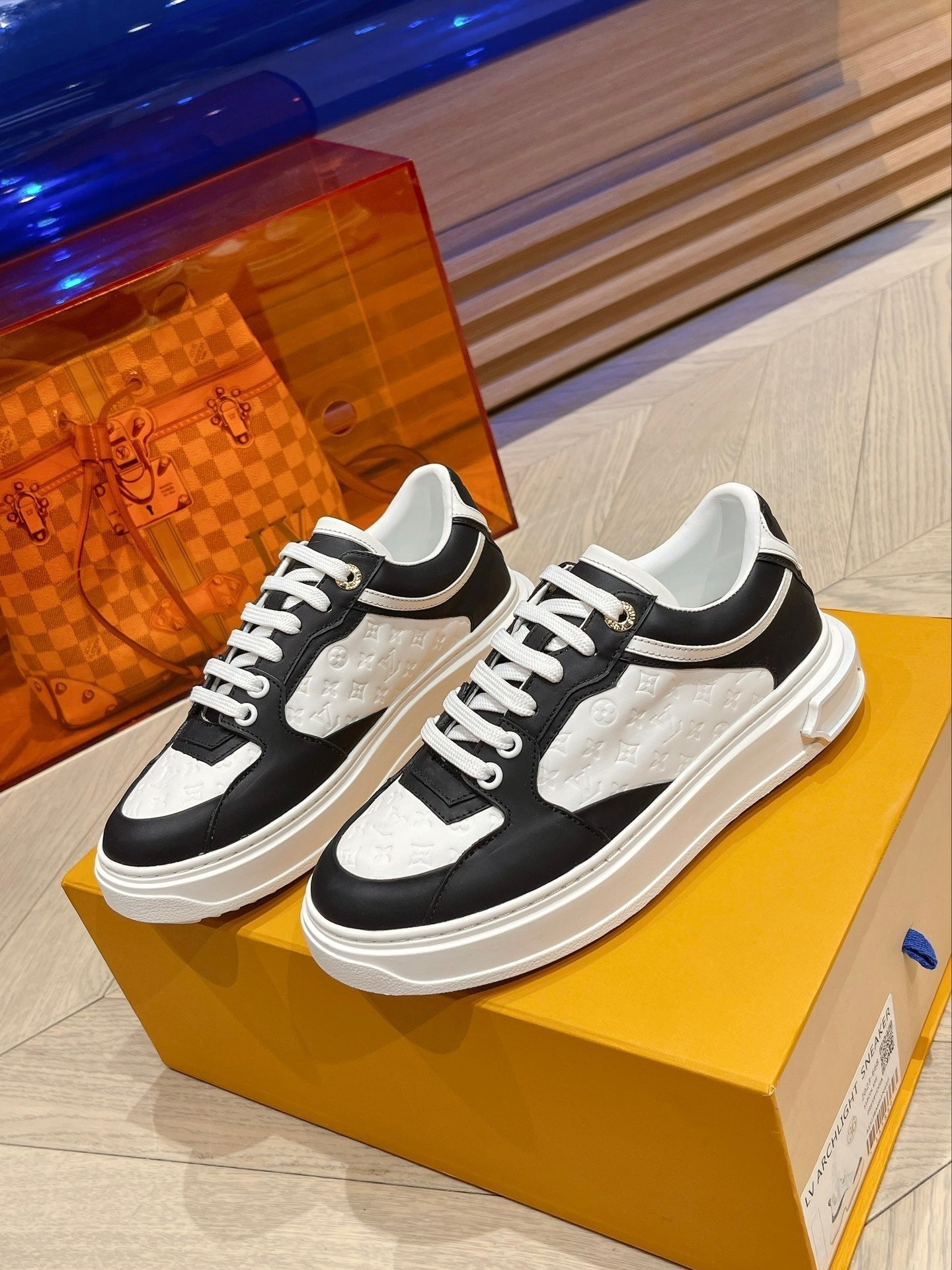 SE1130 LB Time Out Sneaker / Size5-10