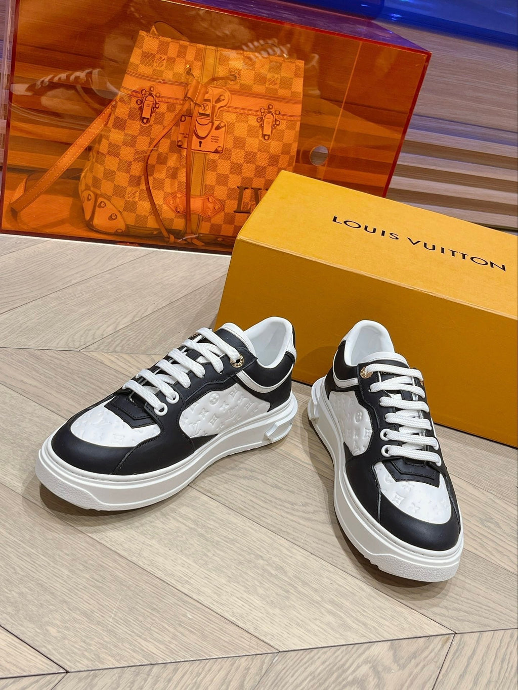 SE1130 LB Time Out Sneaker / Size5-10