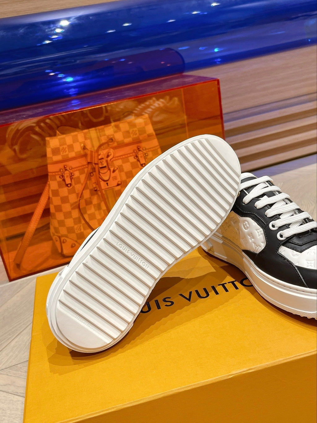 SE1130 LB Time Out Sneaker / Size5-10
