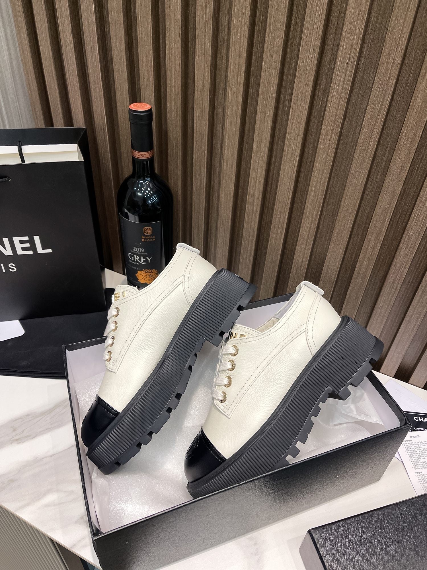 SE1203 CC Lace-Up Shoes