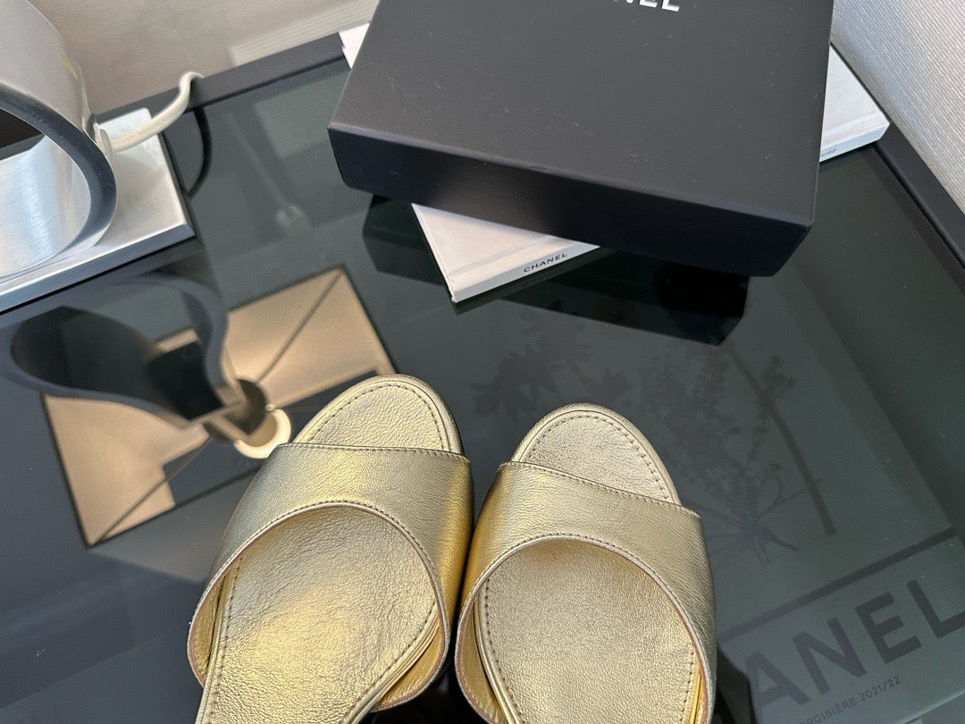 SE1598 Chanel Sandals / Size5-10