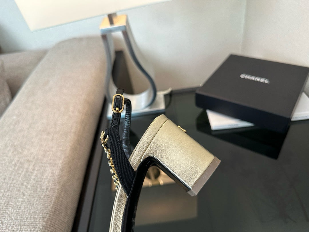 SE1598 Chanel Sandals / Size5-10