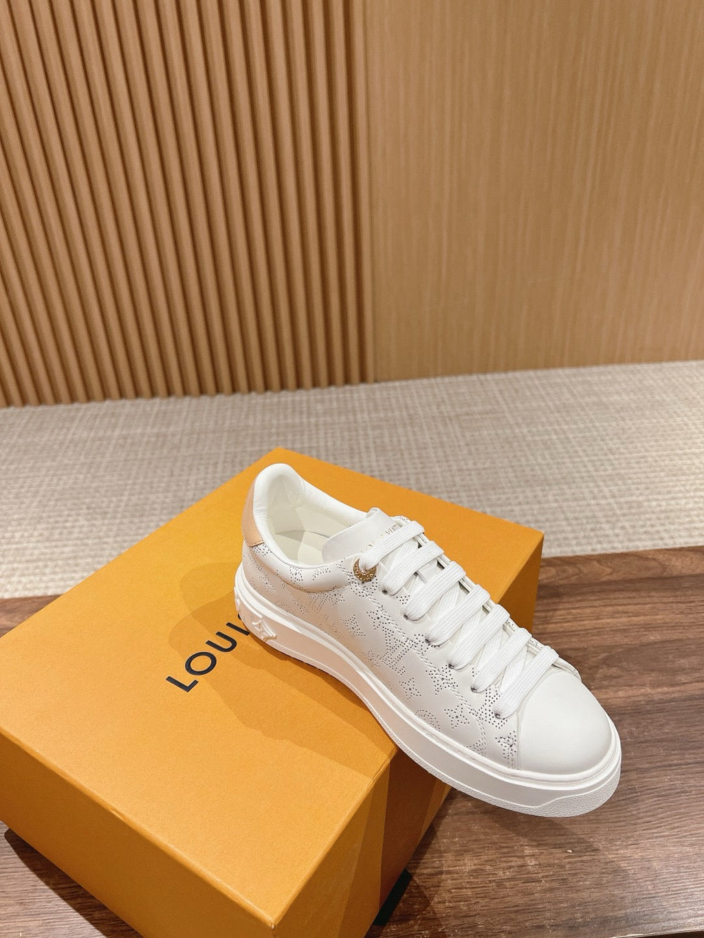 SE1727 LV Time Out Sneaker / Size5-11