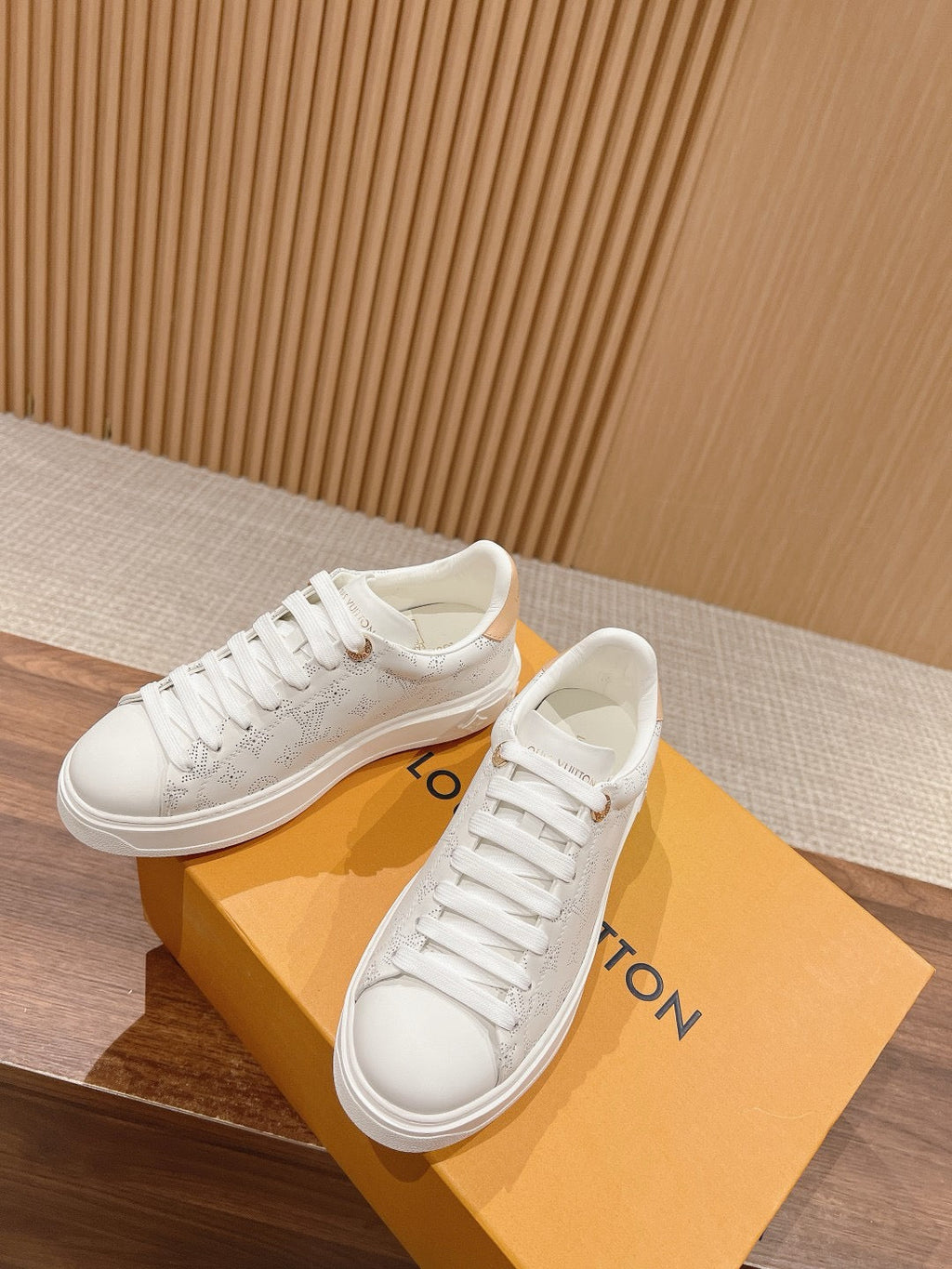 SE1727 LV Time Out Sneaker / Size5-11