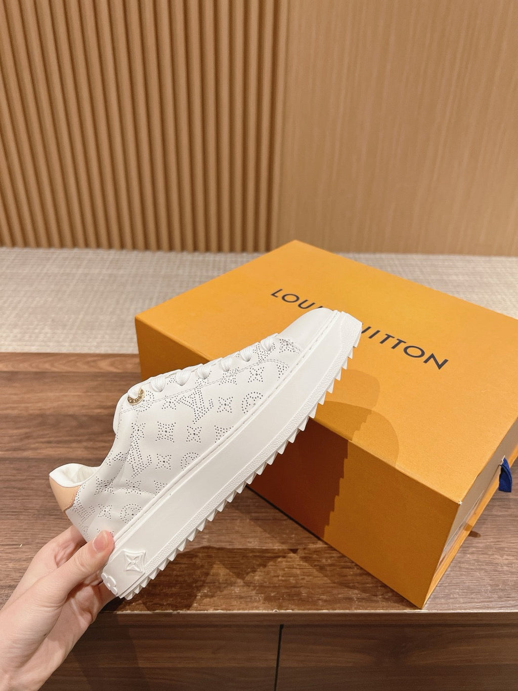 SE1727 LV Time Out Sneaker / Size5-11