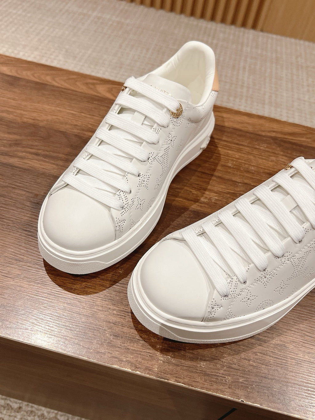 SE1727 LV Time Out Sneaker / Size5-11
