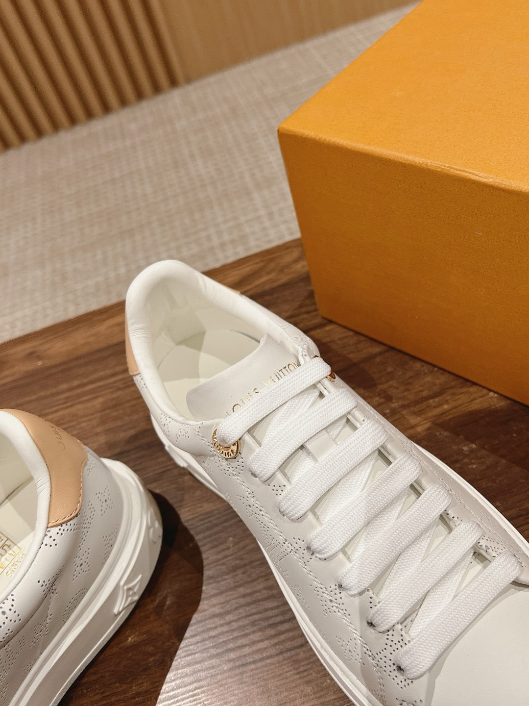 SE1727 LV Time Out Sneaker / Size5-11
