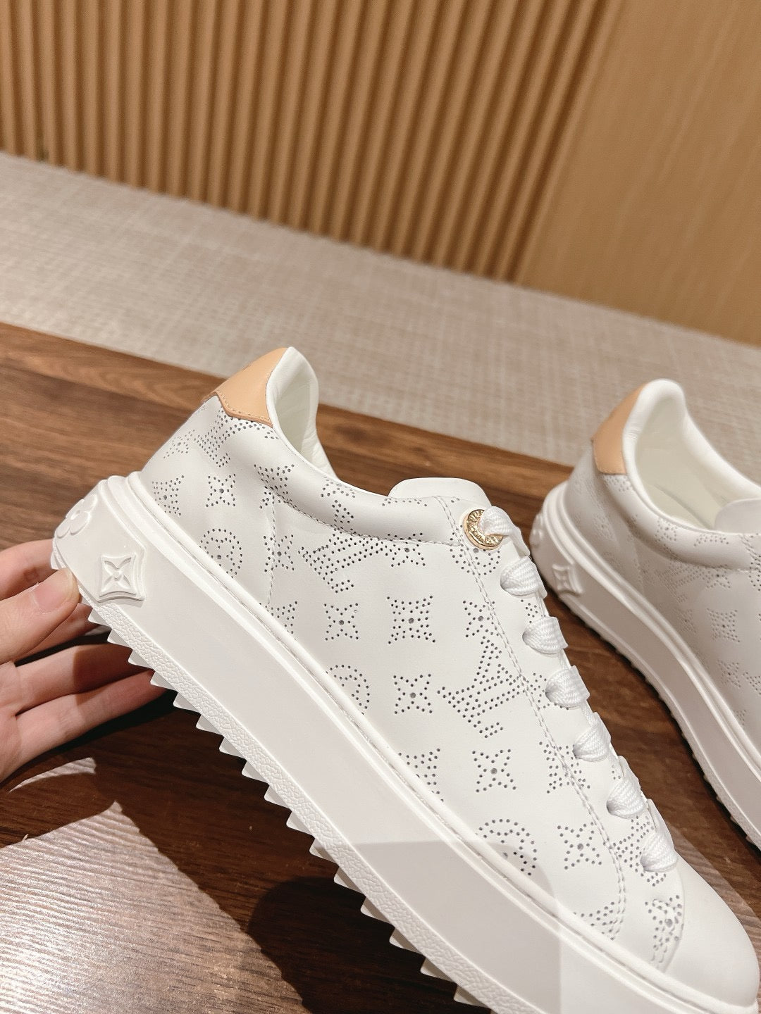 SE1727 LV Time Out Sneaker / Size5-11