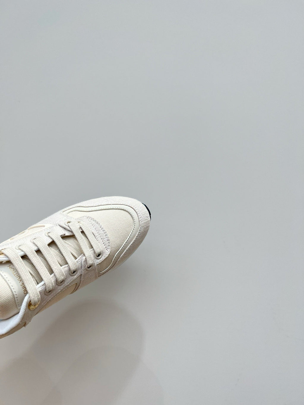 SE1728 LV Neo Run Away Sneaker / Size5-11