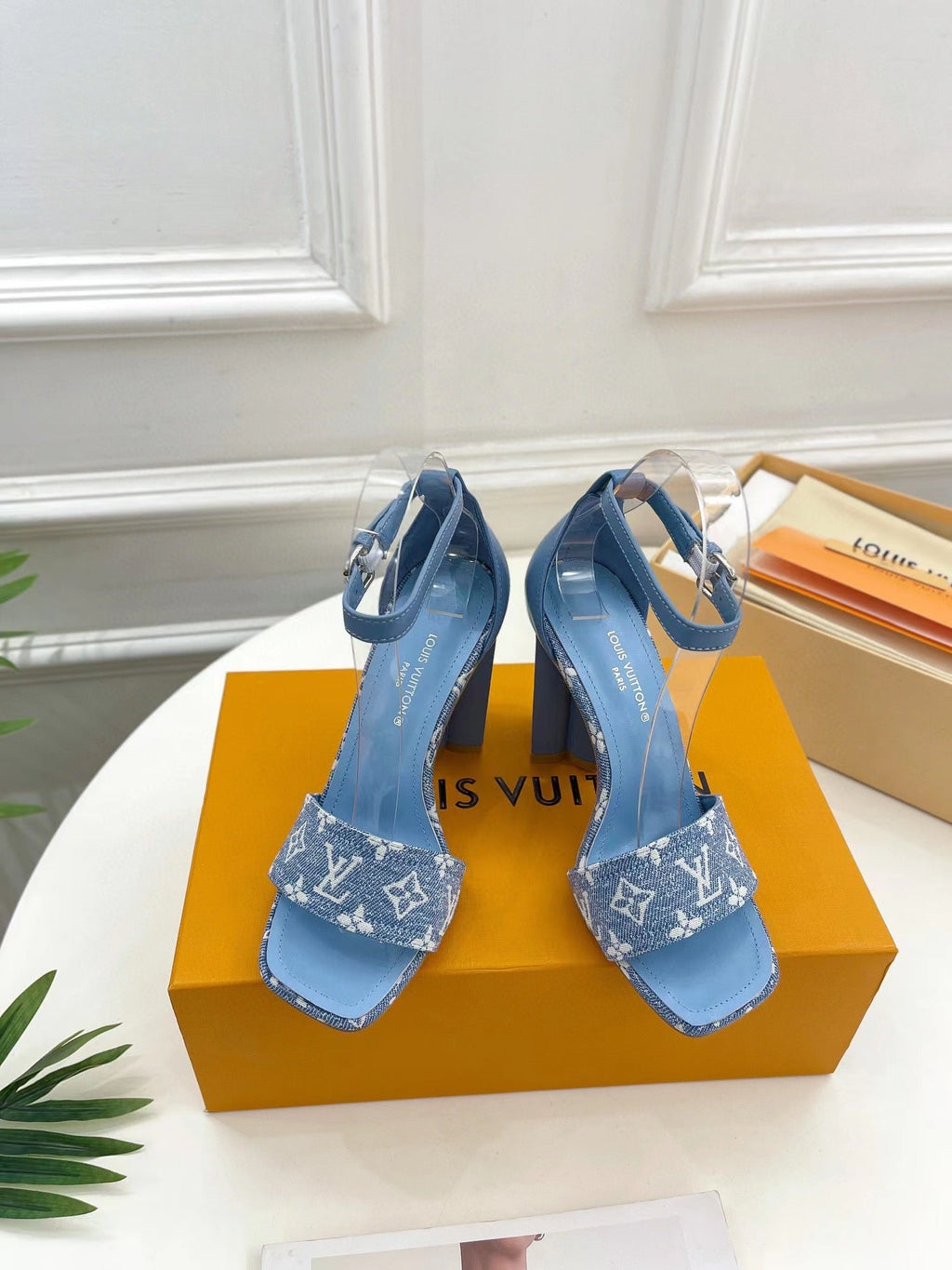 SE1046 Silhouette Sandal / Size5-10