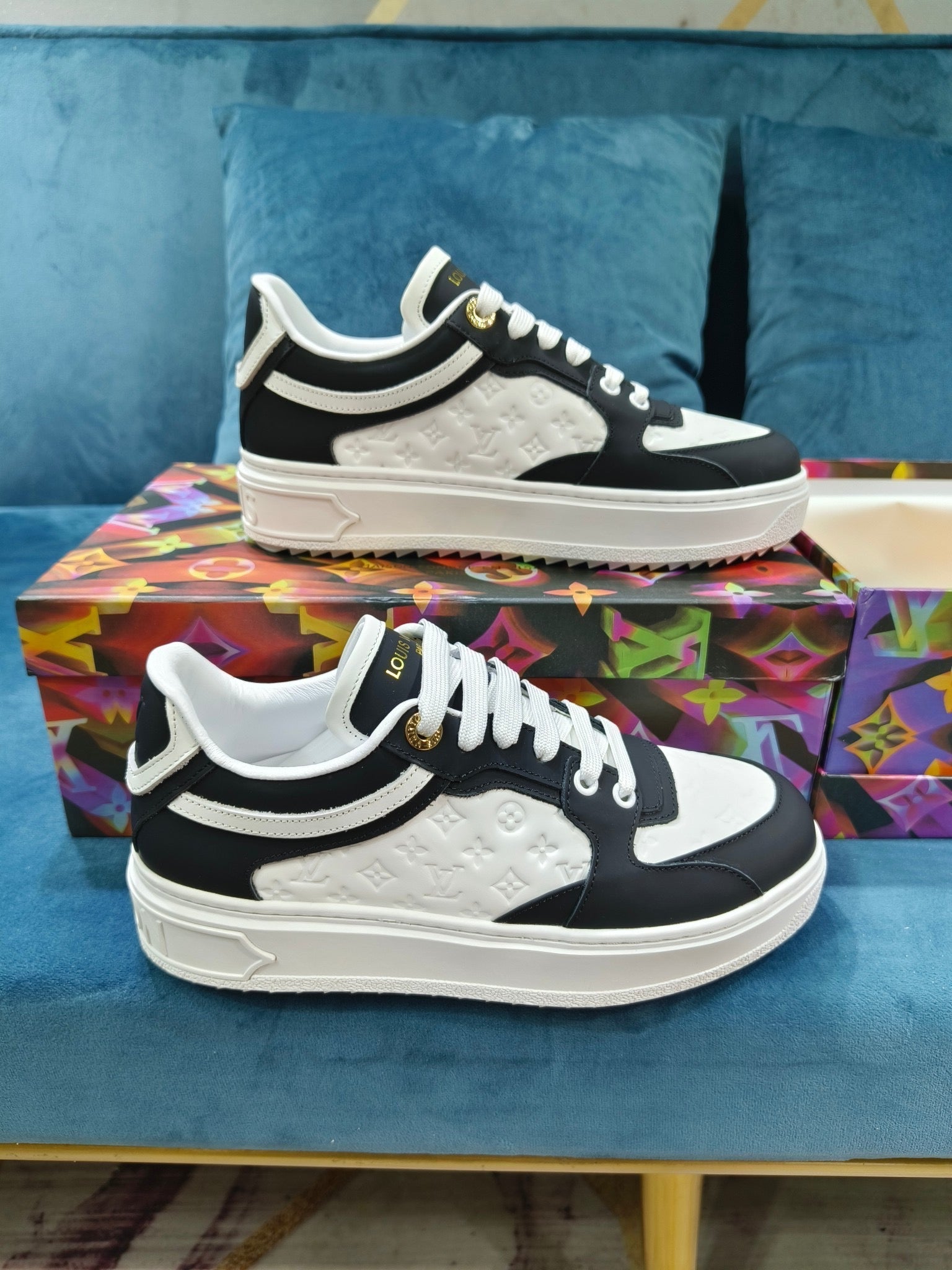 SE1213 LB Time Out Sneakers / Size4-11