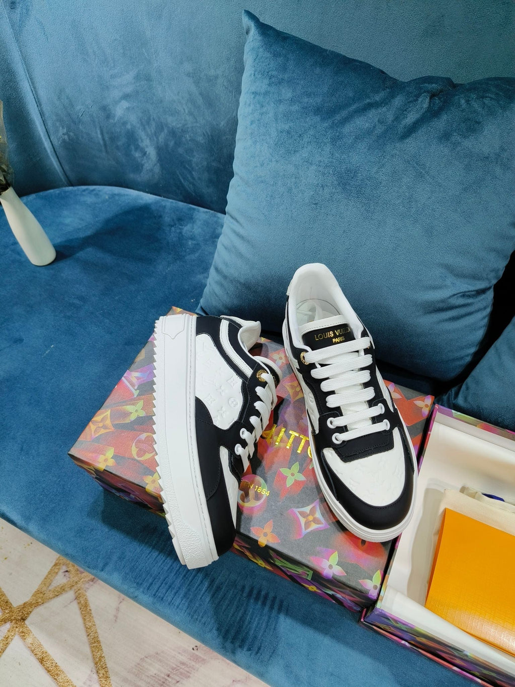SE1213 LB Time Out Sneakers / Size4-11