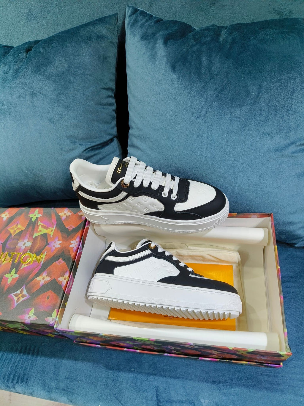 SE1213 LB Time Out Sneakers / Size4-11